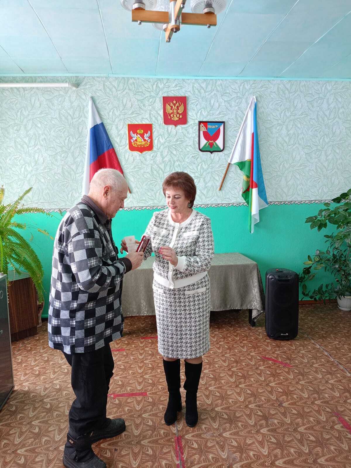 Торжественное мероприятие, приуроченное к вручению юбилейных медалей.